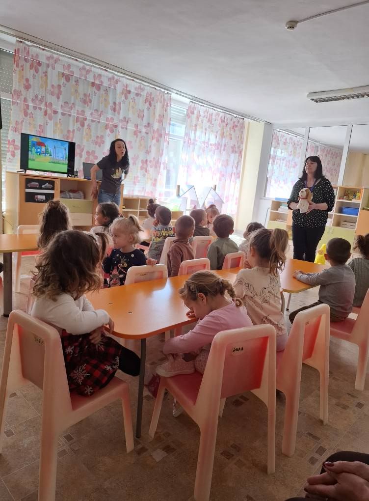 "Светофар - разпознавам звук и светлина " - открита педагогическа ситуация I група - ДГ 18 Осми март - Хасково