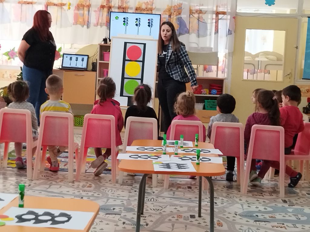 "Светофар" - открита педагогическа ситуация I група  - ДГ 18 Осми март - Хасково